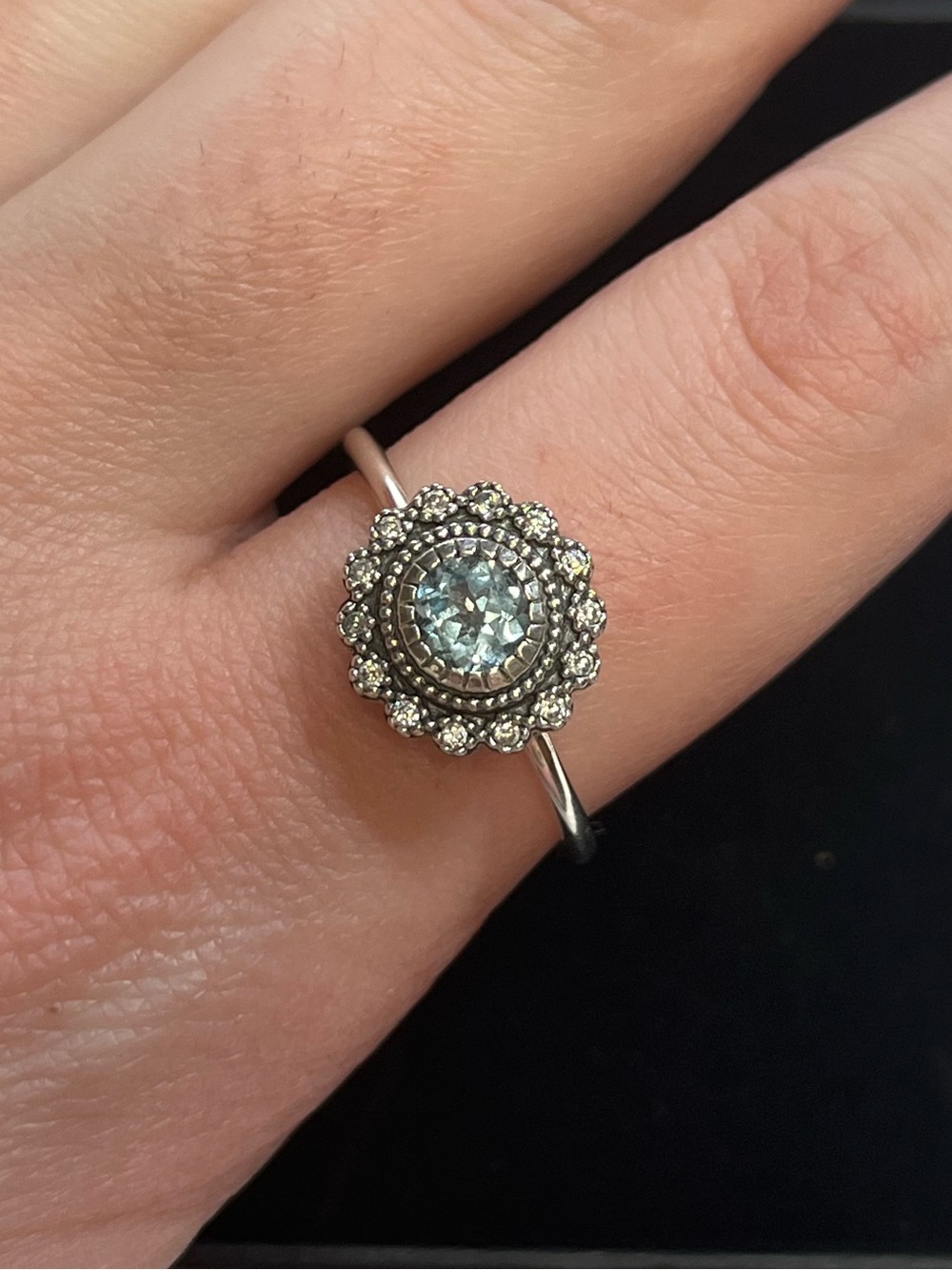 Gorgeous sterling silver blue flower design ring. Stamped 925. Size 10